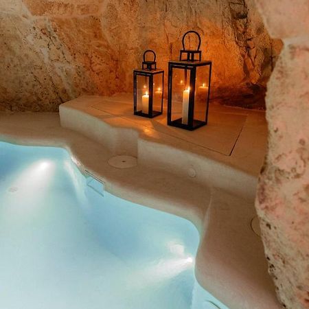 Alesia Luxury Cave Bed & Breakfast ออสตูนี ภายนอก รูปภาพ