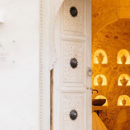 Alesia Luxury Cave Bed & Breakfast ออสตูนี ภายนอก รูปภาพ