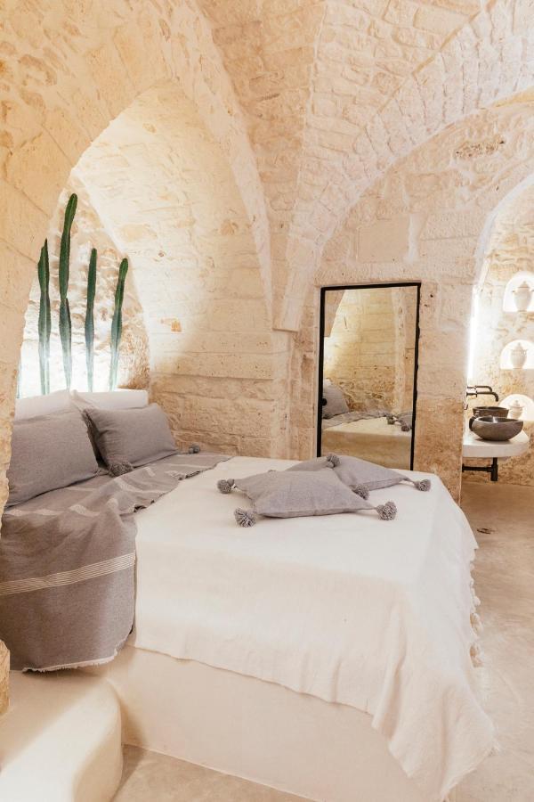 Alesia Luxury Cave Bed & Breakfast ออสตูนี ภายนอก รูปภาพ
