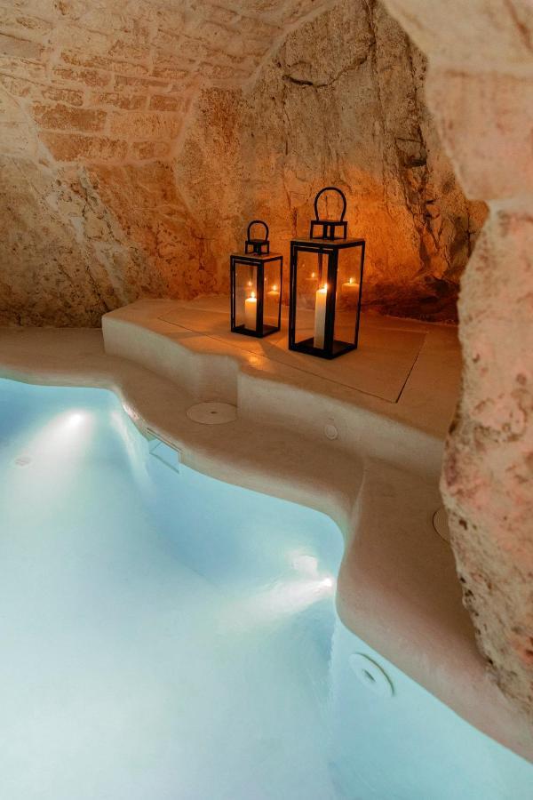 Alesia Luxury Cave Bed & Breakfast ออสตูนี ภายนอก รูปภาพ