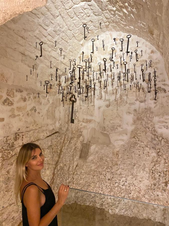 Alesia Luxury Cave Bed & Breakfast ออสตูนี ภายนอก รูปภาพ