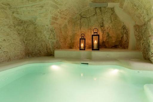 Alesia Luxury Cave Bed & Breakfast ออสตูนี ภายนอก รูปภาพ