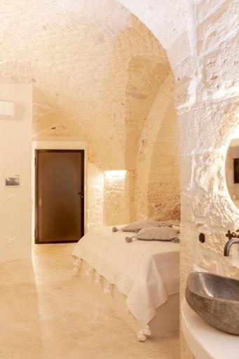 Alesia Luxury Cave Bed & Breakfast ออสตูนี ภายนอก รูปภาพ