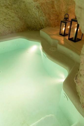 Alesia Luxury Cave Bed & Breakfast ออสตูนี ภายนอก รูปภาพ